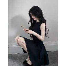 批发2026新款纯欲性感甜美吊带连衣裙女<b class='q'>夏季</b>显瘦收腰A字裙赫本风短裙