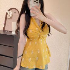 批发法式复古碎花黄色扭结吊带背心夏季收腰挂脖上衣
