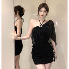 批发纯欲风性感挂脖吊带裙女2026年夏季新款时尚设计感修身包臀<b class='q'>连衣裙</b>