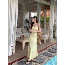 批发黄色碎花系带吊带连衣裙女夏季法式甜美收腰a字长裙修身包臀<b class='q'>裙子</b>