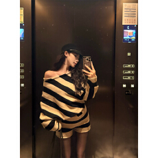 批发撞色条纹慵懒风纯欲套装女斜肩长袖针织衫修身短裤两件套
