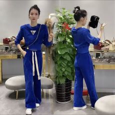 批发2026春秋季灯芯绒网红时尚<b class='q'>套装</b><b class='q'>女</b>新款短款中年气质休闲运动两件套