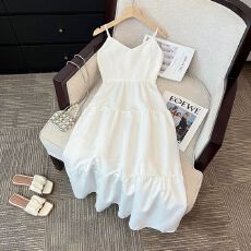 批发爆款 法式<b class='q'>白色</b>v领吊带连衣裙子女夏季新款收腰设计感小众气质<b class='q'>长裙</b>