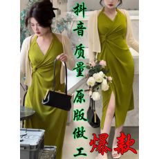 批发【抖音爆款<b class='q'>大码</b>挂脖连衣裙女夏季胖妹妹遮肉显瘦吊带裙子开衫套装