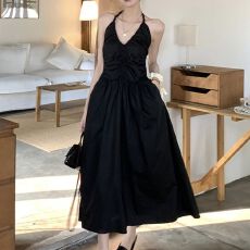 批发夏季新款V领收腰显瘦气质设计感抽绳皱褶纯色露背无袖吊带连衣裙