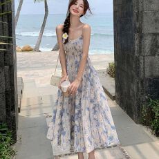 批发法式蓝色碎花吊带<b class='q'>连衣裙</b>女夏季订珠新款度假风仙女裙收腰显瘦气质