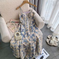 批发2026法式油画感碎花<b class='q'>连衣裙</b>女气质设计感收腰浪漫海边度假吊带长裙
