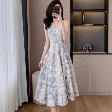 批发法式蓝色碎花吊带<b class='q'>连衣裙</b>女夏季订珠新款度假风仙女裙收腰显瘦气质