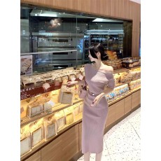 批发御姐风粉色斜肩短袖<b class='q'>连衣裙</b>女夏季针织裙修身收腰开叉裙子<b class='q'>包臀</b>长裙