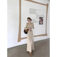 批发温柔风杏色长袖针织连衣裙女秋冬季气质U领打底裙显瘦A字裙长裙子