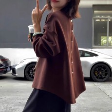 批发复古棕色圆领长袖T恤女秋季新款大码<b class='q'>胖</b><b class='q'>mm</b><b class='q'>宽松</b>巨显瘦纽扣装饰上衣