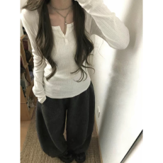 韩系慵懒白色V领三粒纽扣长袖T恤女春秋修身设计感小众打底衫上衣