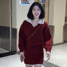批发跨年氛围感新年穿搭红色<b class='q'>毛衣</b>套装女秋冬宽松慵懒针织衫短裙两件套