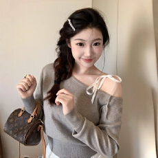 批发灰色高级感一字肩系带长袖针织衫女早秋修身收腰chic露肩打底上衣