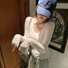 批发纯欲辣妹风重工烫钻针织打底衫女内搭春装新款韩系设计感V领上衣