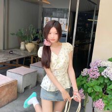 批发法式茶歇蕾丝花边V领短袖<b class='q'>衬衫</b>女夏季甜美风<b class='q'>刺绣</b>碎花掐腰显瘦上衣