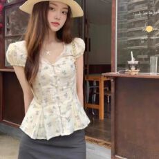 批发法式茶歇蕾丝花边V领短袖<b class='q'>衬衫</b>女夏季甜美风<b class='q'>刺绣</b>碎花掐腰显瘦上衣