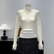 批发【慕斯<b class='q'>羊绒</b>】韩系设计蕾丝拼接长袖打底衫气质修身打底衫独特上衣