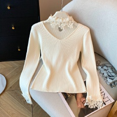 批发【慕斯<b class='q'>羊绒</b>】纯欲蕾丝拼接半高领镂空v领正肩上衣修身百搭打底衫