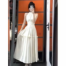 批发法式复古温柔风设计长裙<b class='q'>女</b>夏<b class='q'>新款</b>挂脖吊带捏褶收腰显瘦气质连衣裙