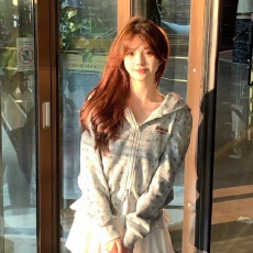 批发己出货 刺绣碎花连帽拉链卫短款宽松<b class='q'>修身</b>休闲