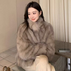 批发环保狐狸毛短款皮草外套2025冬季新款年轻立领气质显瘦毛毛大衣