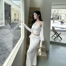 批发法式气质高级感蕾丝吊带开衫套装女纯色高腰半身裙三件套