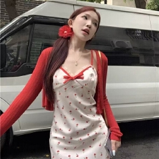 批发纯欲辣妹蕾丝花边碎花吊带连衣裙收腰显瘦气质长裙<b class='q'>针织</b><b class='q'>开衫</b>两件套