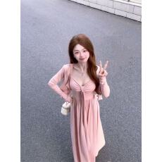 批发<b class='q'>两件套</b>2025新款法式纯欲风粉色吊带连衣裙子女早秋季开衫