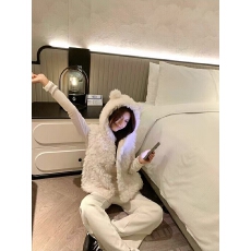 批发2025秋冬季新款羊羔毛马甲女小熊连帽坎肩小个子<b class='q'>甜美</b>可爱外套背心