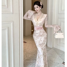 批发性感v领<b class='q'>喇叭袖</b>蕾丝<b class='q'>连衣裙</b>女春季纯欲风紧身绑带显瘦收腰包臀长裙