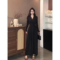 批发黑色性感v领蕾丝<b class='q'>连衣裙</b>女秋季新款设计感拼接长袖打底修身长裙子