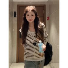 批发广州原版面料+原版做法休闲慵懒风设计撞色条纹连帽开衫女2025