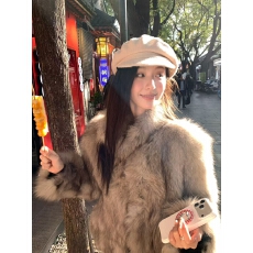 批发2025新款高级感仿狐狸毛皮草外套女冬季年轻款皮毛一体毛茸茸大衣