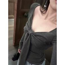 批发甜辣妹风小众蝴蝶结V领红色T恤女装春季修身显瘦短款长袖打底上衣