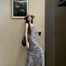 批发淑女气质复古蕾丝<b class='q'>拼接</b>吊带长裙女2026夏季别致收腰显瘦A字<b class='q'>连衣裙</b>