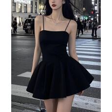 批发法式吊带黑色带胸垫小黑裙<b class='q'>夏</b>收腰裙子显瘦赫本新款连衣裙修身短裙