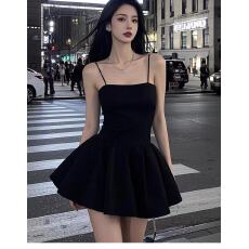 批发法式<b class='q'>赫本</b>黑色吊带连衣裙夏季新款高级气质收腰显瘦小黑裙短裙子