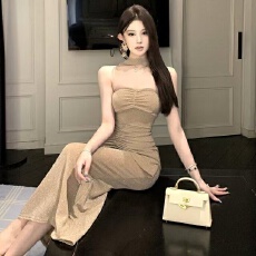 批发名媛风高端气质亮闪闪烫钻抹胸连衣<b class='q'>裙</b>褶皱包臀<b class='q'>礼服</b>长<b class='q'>裙</b><b class='q'>过膝</b>小众