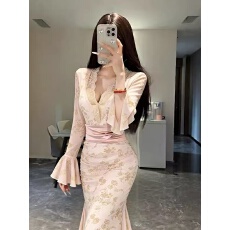 批发法式喇叭袖氛围感包臀裙女春季收腰<b class='q'>显瘦</b>巨好看内搭连衣裙