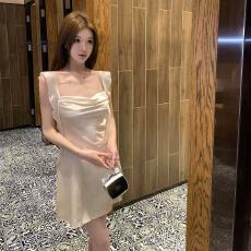 批发露背吊带连衣裙女夏方领纯欲辣妹<b class='q'>缎面</b>仙女裙子