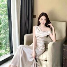 批发法式简单大方得体连衣裙女御姐气质斜肩荡领