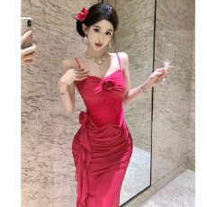 批发夏装显白玫红色新款辣妹吊带花朵不规则<b class='q'>连衣裙</b>长款收腰显瘦<b class='q'>礼服</b>裙