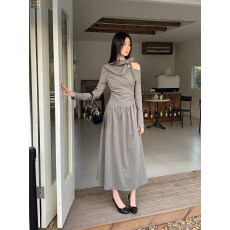 批发穿搭跨过露肩抽褶连衣<b class='q'>裙</b>子女秋冬<b class='q'>欧美</b>高级感冷淡风