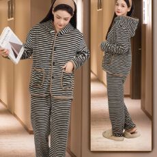 批发宽松横条纹睡衣女秋冬法兰绒细绒连帽开衫时尚毛绒舒适家居服套装