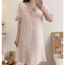 批发3色，M ~5XL带胸垫加肥大云朵棉彩线花睡裙女纯色少女宽松睡裙女