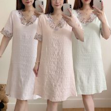 批发3色，M ~5XL带胸垫加肥大云朵棉彩线花睡裙女纯色少女宽松睡裙女