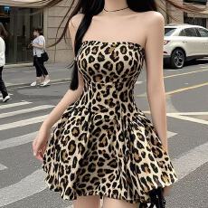 批发mm美式豹纹性感露肩抹胸辣妹连衣<b class='q'>裙</b>显瘦小众蓬蓬收腰短<b class='q'>裙</b>礼服