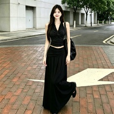 批发韩系纯欲辣妹挂脖V领扭结背心女显瘦遮胯垂感长款半身裙两件套