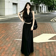 批发韩系纯欲辣妹挂脖V领扭结背心女显瘦遮胯垂感长款<b class='q'>半身裙</b>两件套